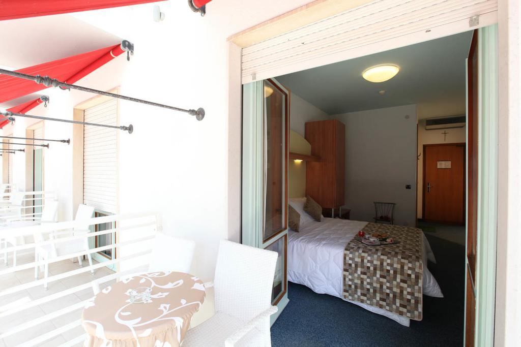Hotel Derby S Lido di Jesolo Exterior photo